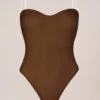 Intimates stroppeløs body i kastanje