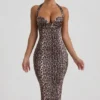 Ismay lagdelt halterneck bodycon midikjole i leopardmønster