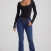 Jacey høytaljede flared-jeans i indigo-vask