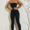 Jamila stroppeløs jumpsuit med utvidet kant i svart