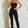 Jamila stroppeløs jumpsuit med utvidet kant i svart
