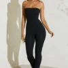 Jamila stroppeløs jumpsuit med utvidet kant i svart
