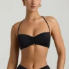 Jerika Slinky Jersey-bralette med metallbeslag og halterneck i svart