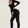 Jett langermet jumpsuit med firkantet hals i svart