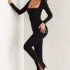 Jett langermet jumpsuit med firkantet hals i svart