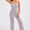 Jumpsuit i grovstrikket bandeau med utvidet bukseben i støvete lavendel