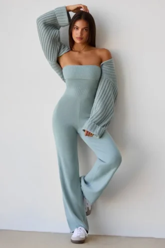 Jumpsuit i grovstrikket bandeau-modell med utvidet ben i støvete blågrønn