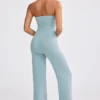 Jumpsuit i grovstrikket bandeau-modell med utvidet ben i støvete blågrønn