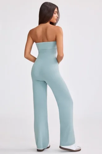 Jumpsuit i grovstrikket bandeau-modell med utvidet ben i støvete blågrønn