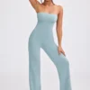 Jumpsuit i grovstrikket bandeau-modell med utvidet ben i støvete blågrønn