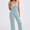 Jumpsuit i grovstrikket bandeau-modell med utvidet ben i støvete blågrønn