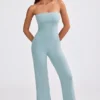 Jumpsuit i grovstrikket bandeau-modell med utvidet ben i støvete blågrønn
