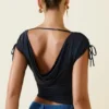 Kaede asymmetrisk crop-top med rynket rygg i svart