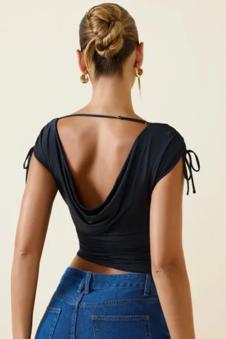 Kaede asymmetrisk crop-top med rynket rygg i svart