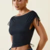 Kaede asymmetrisk crop-top med rynket rygg i svart