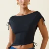 Kaede asymmetrisk crop-top med rynket rygg i svart