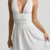 Kaelis Plunge Cross-Back minikjole i hvitt