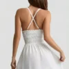 Kaelis Plunge Cross-Back minikjole i hvitt