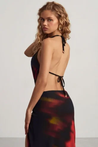 Keika halterneck-crop-top med rødt, uskarpt trykk