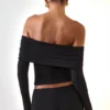 Kesia Modal off-shoulder langermet topp i svart