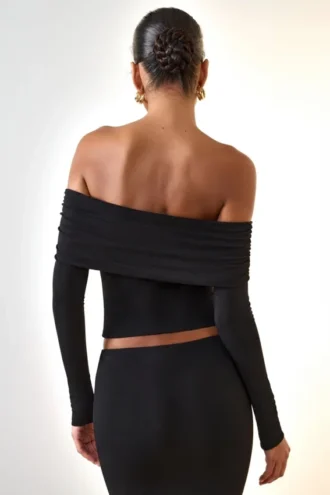 Kesia Modal off-shoulder langermet topp i svart