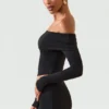 Kesia Modal off-shoulder langermet topp i svart