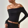 Kesia Modal off-shoulder langermet topp i svart