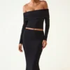 Kesia Modal off-shoulder langermet topp i svart