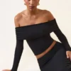 Kesia Modal off-shoulder langermet topp i svart