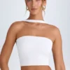 Khai bandeau-top med choker-detaljer i hvitt