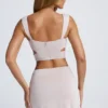 Kira Crop Top med utskjæringer og metallbeslag i skygrå