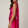 Kiraz asymmetrisk minikjole med skjerfdetaljer i hot pink