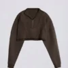 Kort bomullsjersey-sweatshirt med syrevask i brun