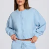 Kort strikket cardigan i pudderblått