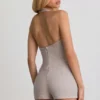 Lalita-playsuit med knappestolpe og halterneck i ecru