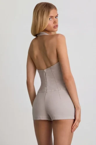 Lalita-playsuit med knappestolpe og halterneck i ecru