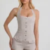Lalita-playsuit med knappestolpe og halterneck i ecru