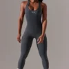 Lang jumpsuit med utskjæringer i grått