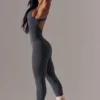 Lang jumpsuit med utskjæringer i grått