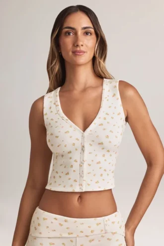 Lene Modal ribbet vest med knapper i blomstertrykk