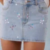 Levara Mid-Rise Denim Micro Mini Skjørt i lys denim