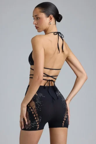 liberty bikinitopp med kryssende stropper og dekor i svart 2 330x495 - Liberty-bikinitopp med kryssende stropper og dekor i svart