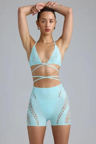 liberty bikinitopp med kryssstropper og dekorasjoner i isbltt 1 330x495 - Liberty-bikinitopp med kryssstropper og dekorasjoner i isbl&aring;tt