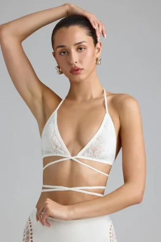 liberty bikinitopp med kryssstropper og pynt i elfenben 2 330x495 - Liberty-bikinitopp med kryssstropper og pynt i elfenben