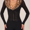 Loa playsuit med fuskepels i svart