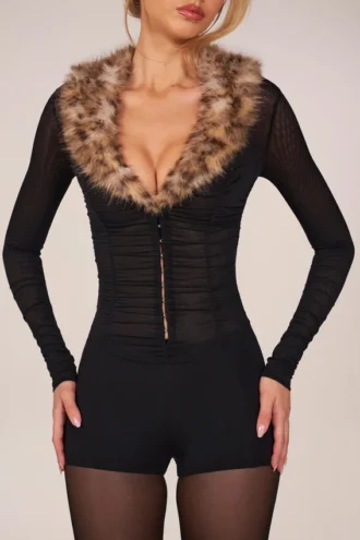 Loa playsuit med fuskepels i svart