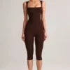 Luma Modal Bodycon Capri-jumpsuit med firkantet hals i sjokoladebrun