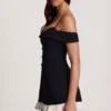 Maelie Off-Shoulder Ruffle A-Line minikjole i svart