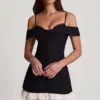 Maelie Off-Shoulder Ruffle A-Line minikjole i svart