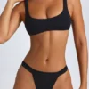 Malibu bikinitopp med rund hals i svart